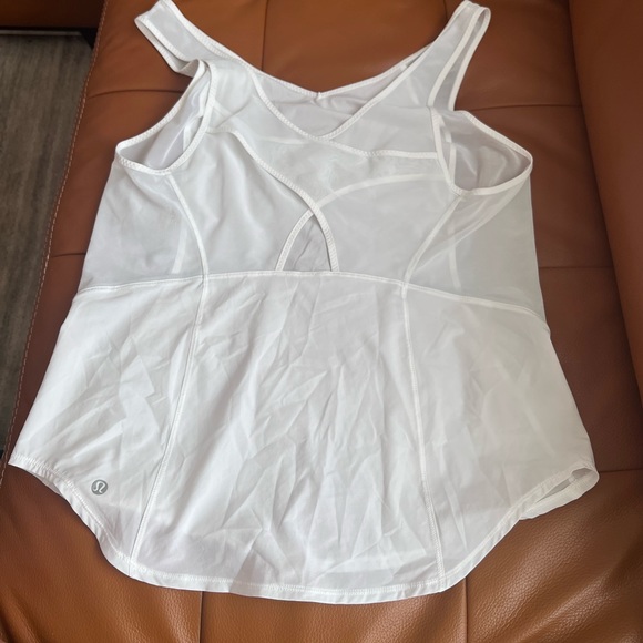Lululemon Athletica - Run with the Sun Tank Top in white. Size 10 - Picture 4 of 9